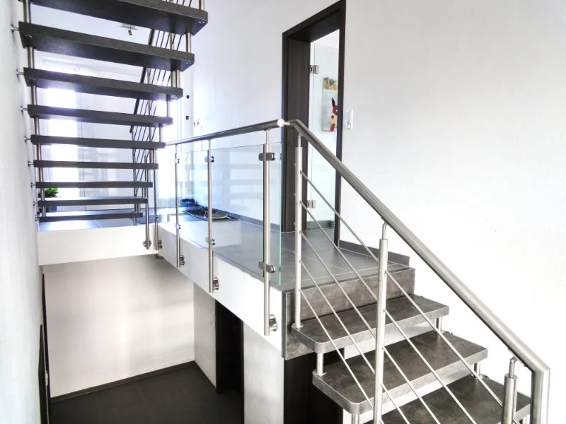 Galeriebruestung mit Glas und Edelstahl