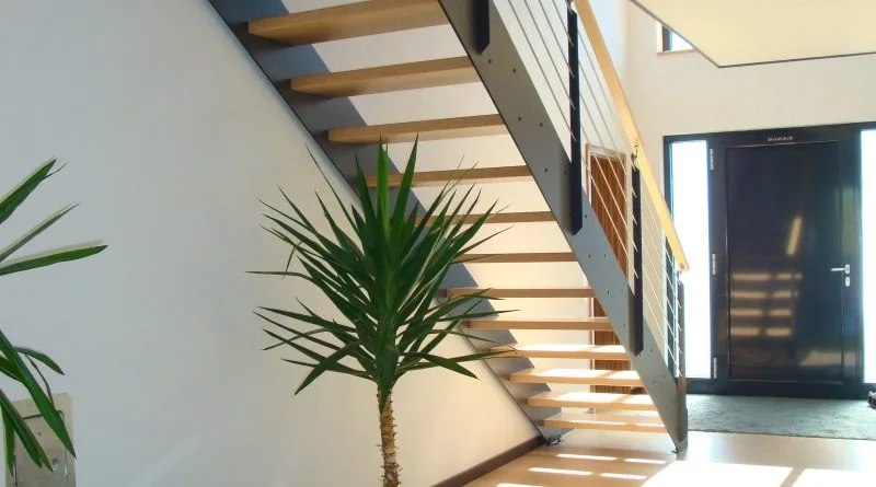 Treppenanlage mit loftlinetreppe materialmix